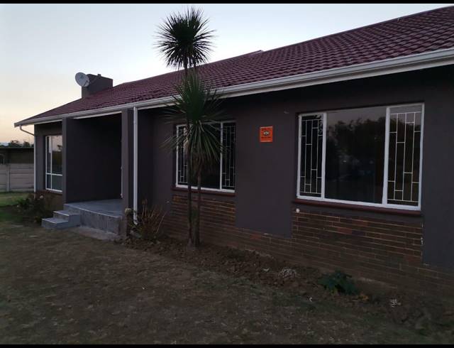 3 BEDROOM FREESTANDING FOR SALE IN SIGNAL HILL